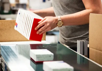 Conditionnement de boîtes en carton sur ligne de préparation