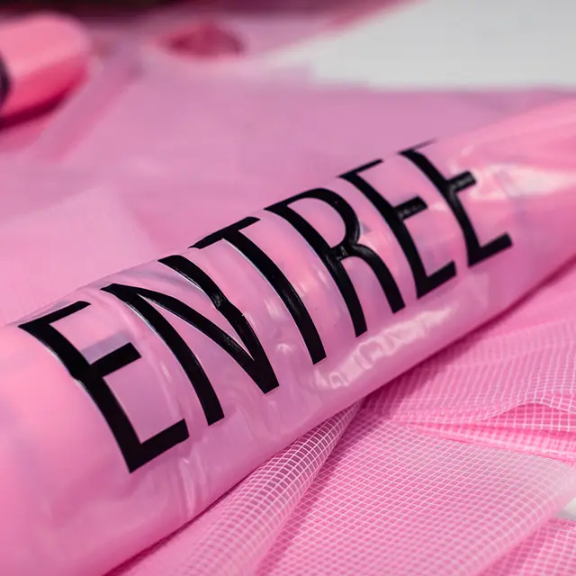 Sas d'entrée gonflable rose en matériau souple personnalisé