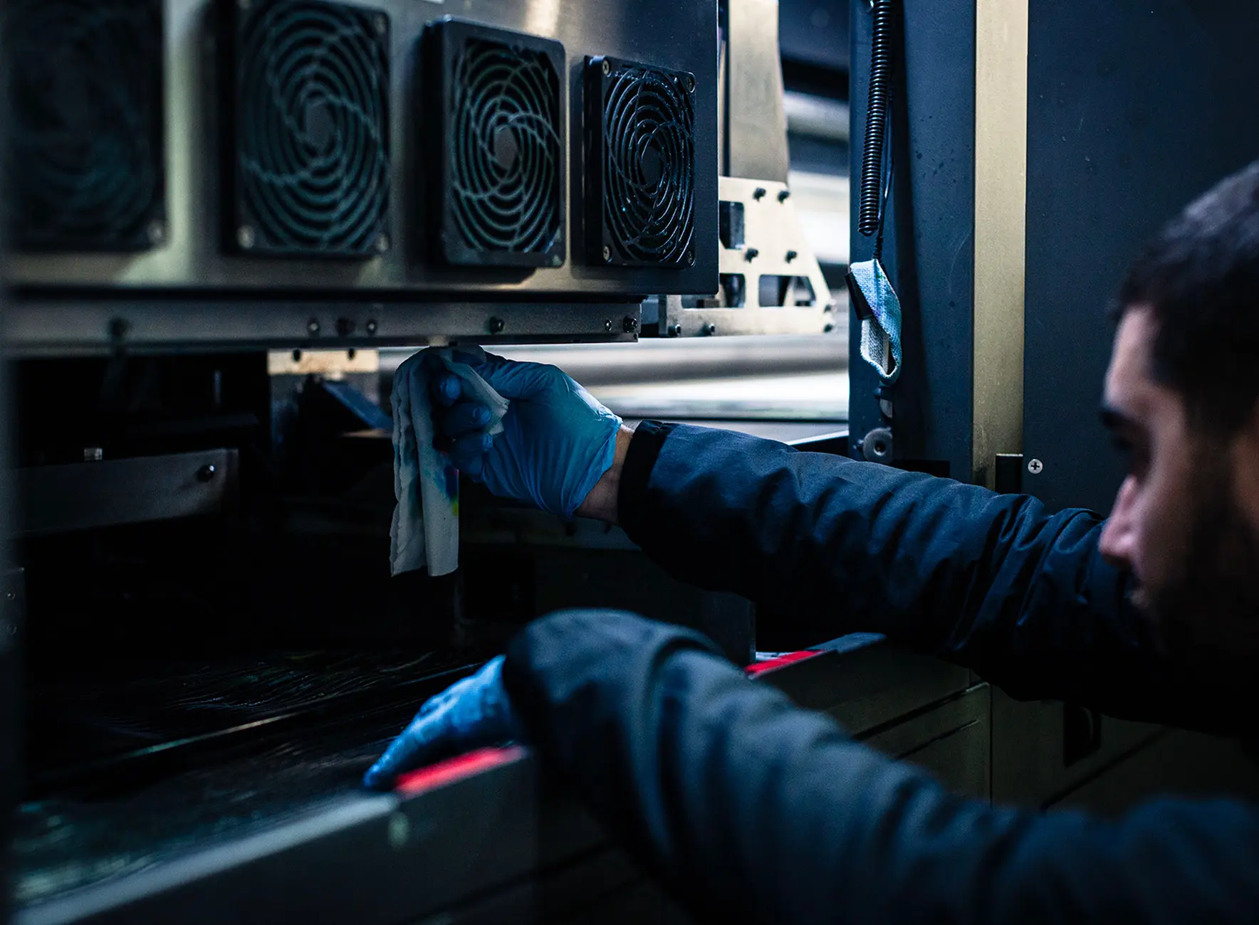 Réglage d'une machine de thermoformage par un opérateur en atelier